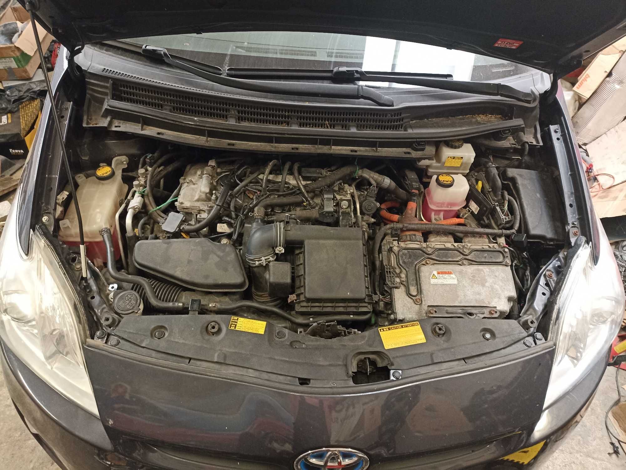 silnik prius auris 1.8