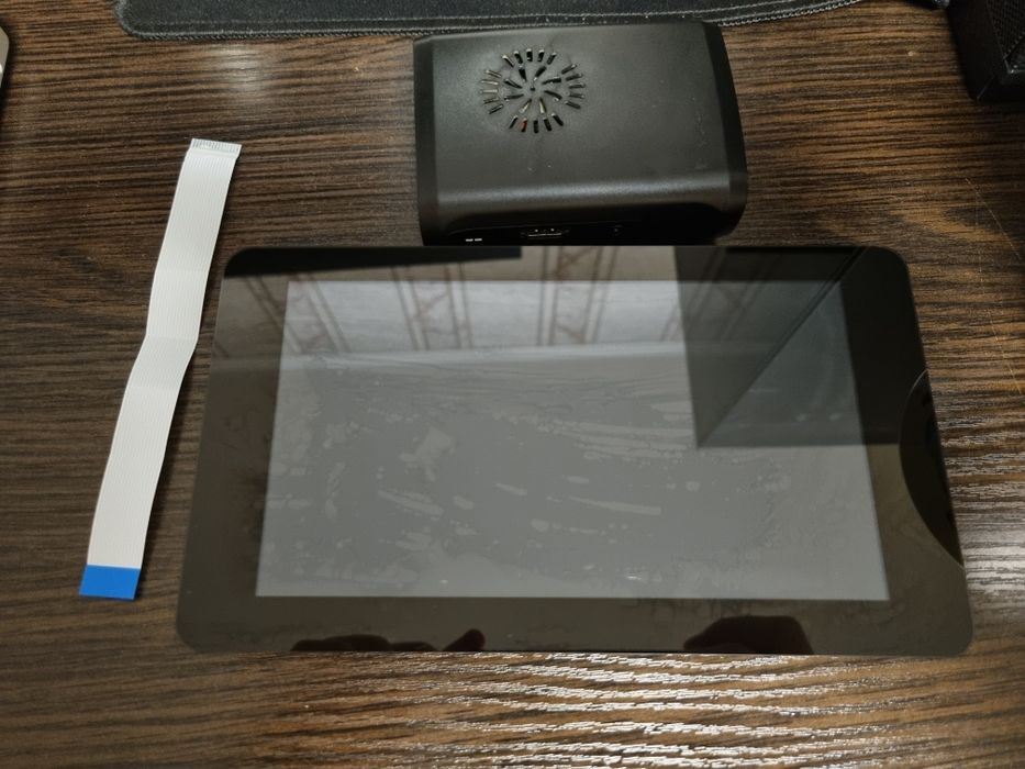 Raspberry Pi 3b з сенсорним екраном 7" і 2 шлейфами