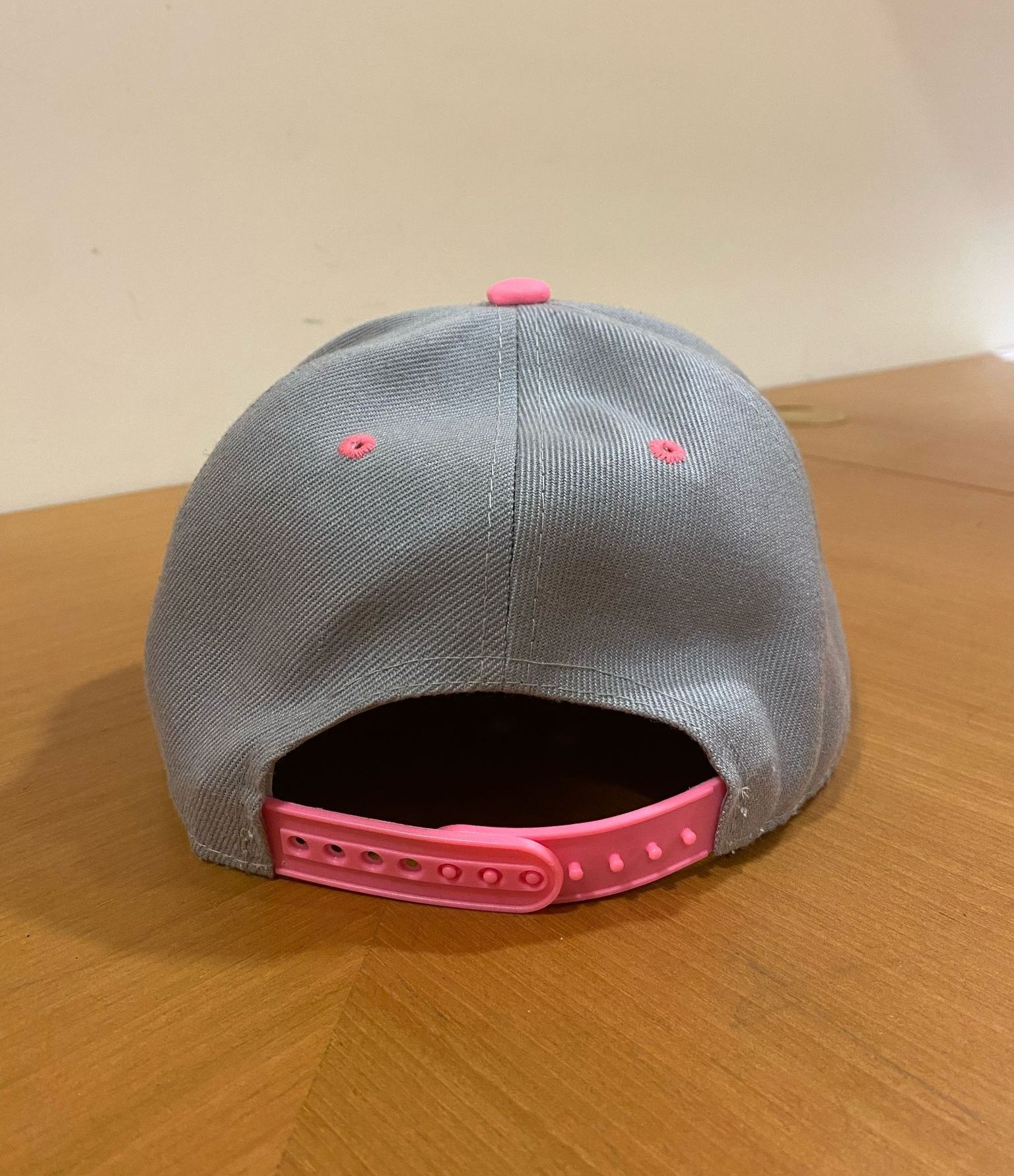 CAP feminino, tamanho 58cm, ajustável