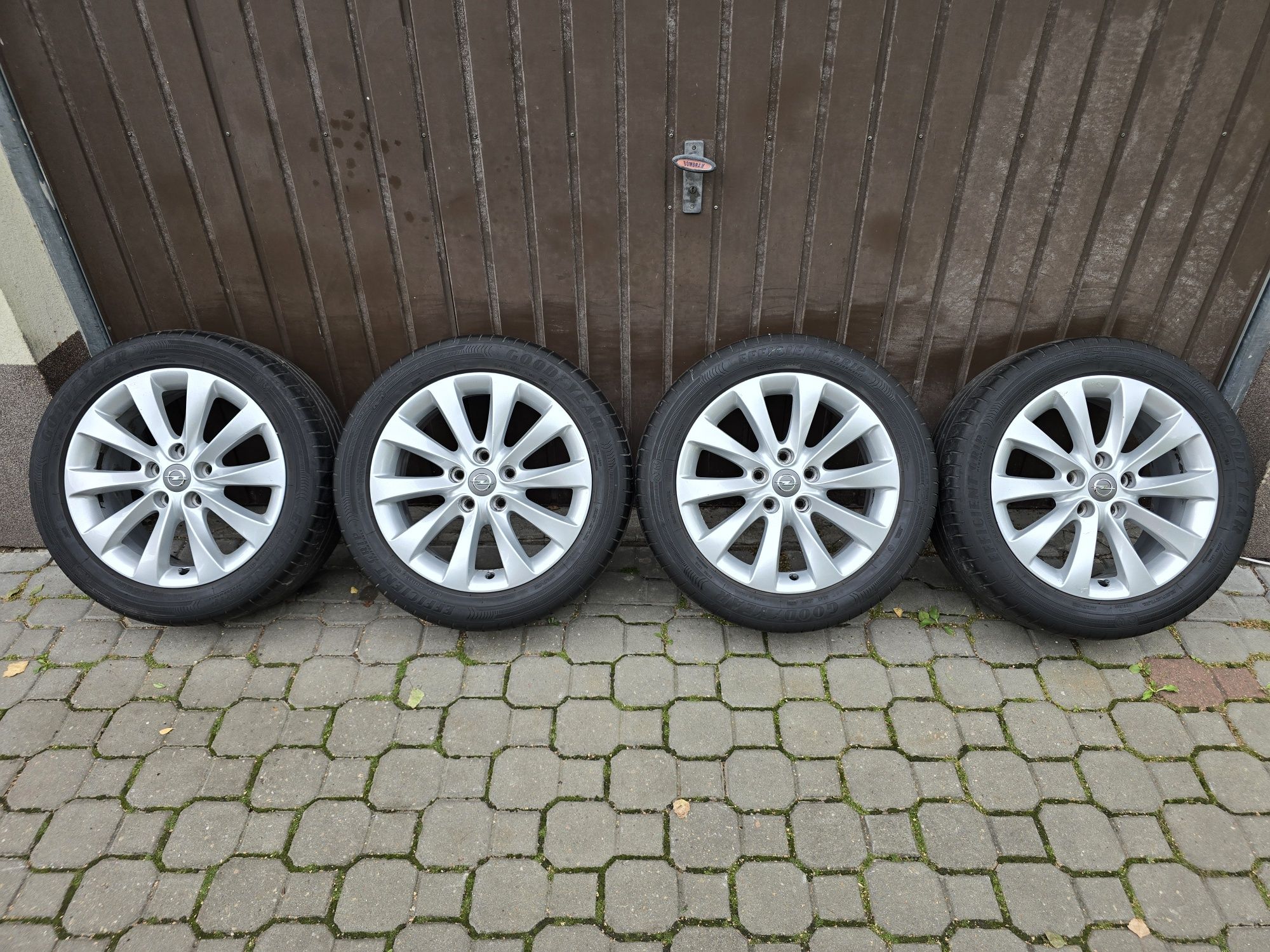 Felgi z oponami 225/50R17 Opel Astra J 5x115 4 Insignia B Zafira C