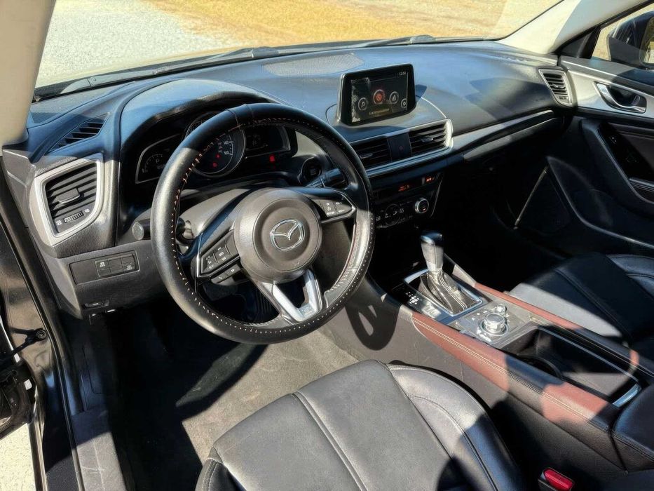 Mazda 3 Touring      2018