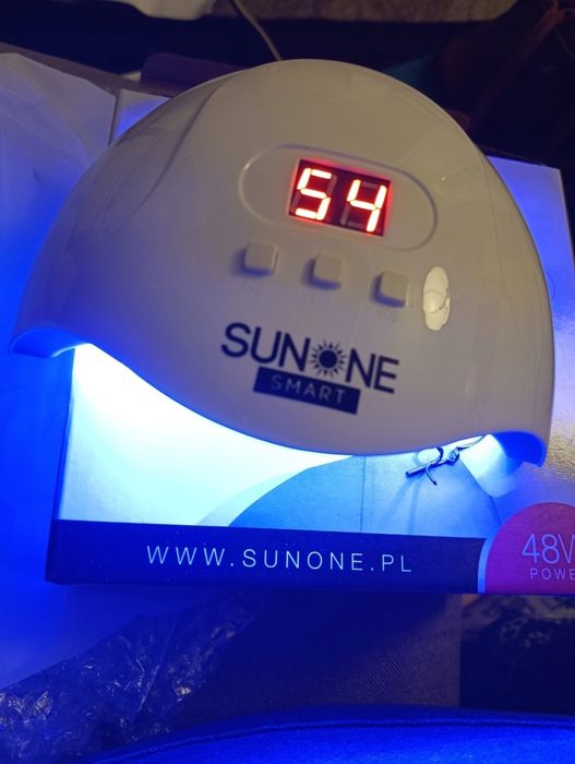 Zestaw do robienia paznokci hybrydowych wraz z lampą i lakierami