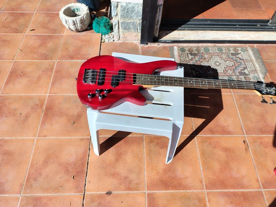 Guitarra baixo shortscale Gear4music , 3/4 Chicago Trans red