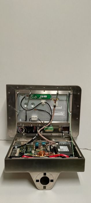 Komputer przemysłowy z panelem dotykowym