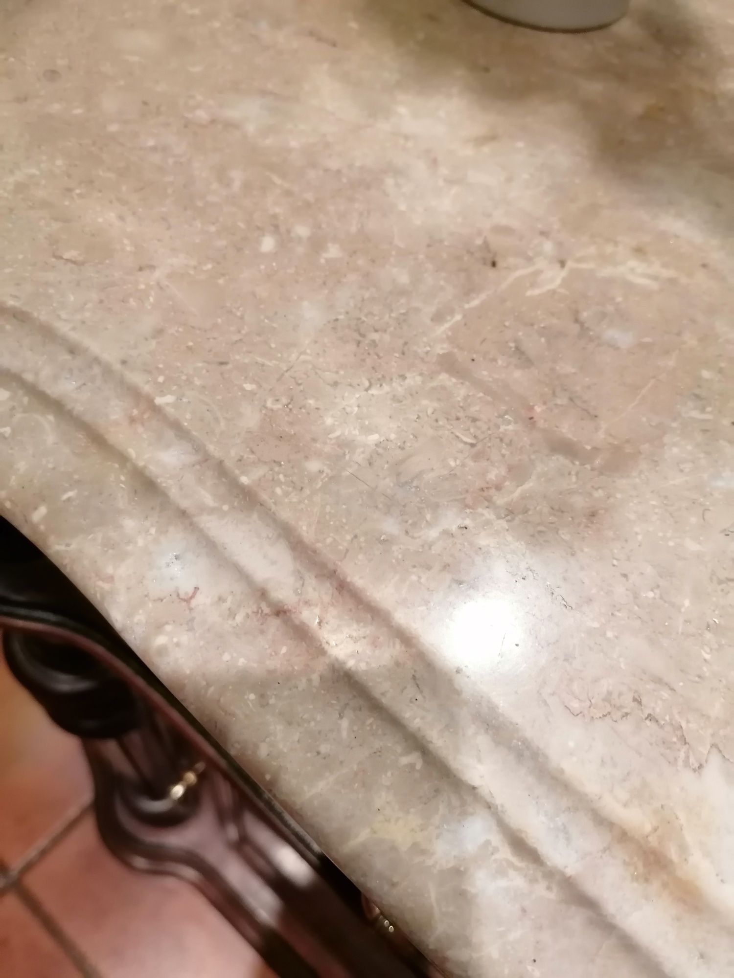 Sapateira/Credencia em folha de Nogueira com pedra mármore de Estremoz