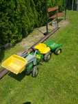 Traktor z przyczepą john deere na pedały