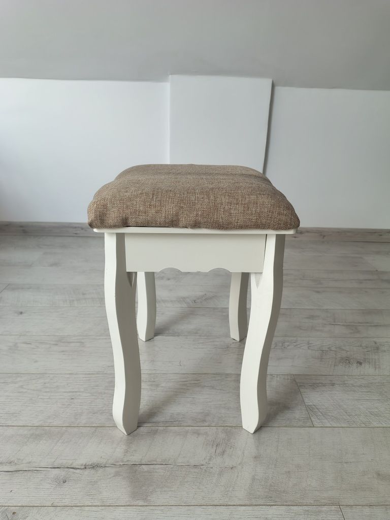 Toaletka z taboretem