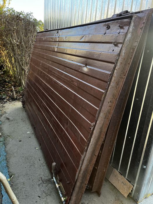 Brama garażowa dwuskrzydłowa