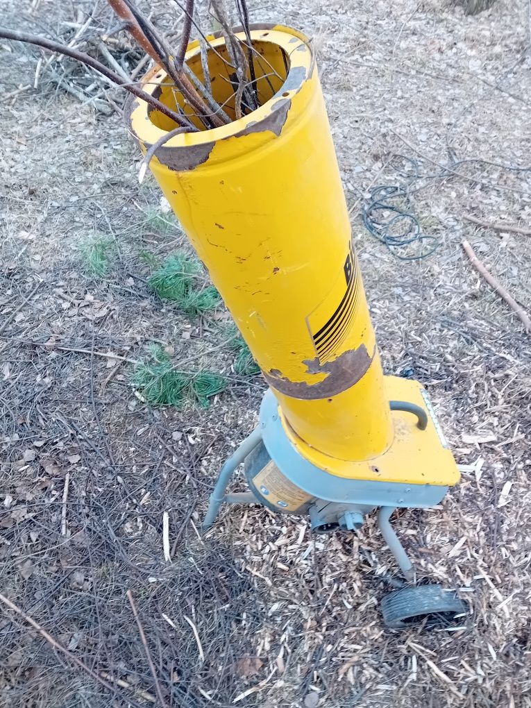 Rębak do gałęzi 230v