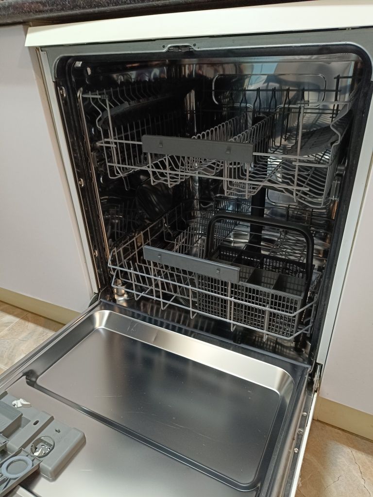 Máquina de lavar loiça AEG impecável