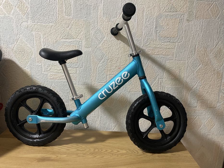 Дитячий беговел Cruzee
