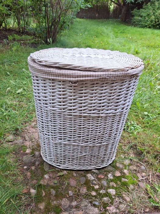 Kosz wiklinowy bialy