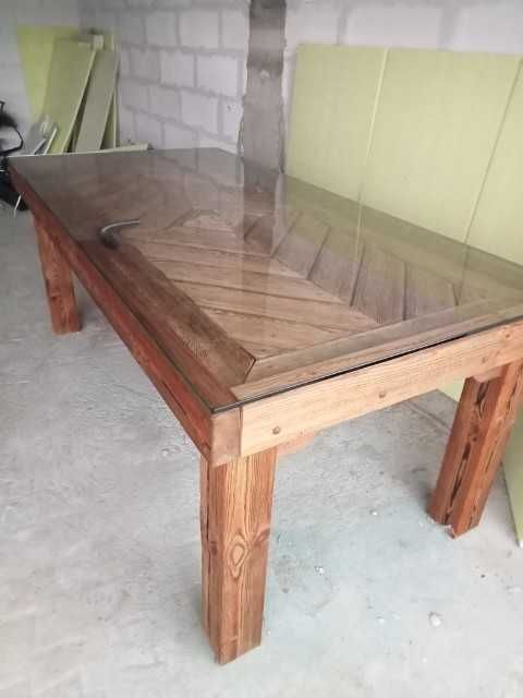Duży stół rustykalny