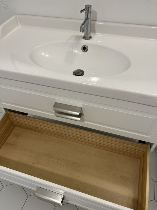 2x umywalka z szafką wiszącą