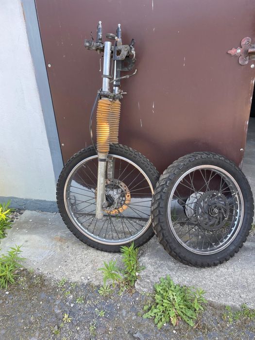 Suzuki DR 125 SE plus dwa w czesciach
