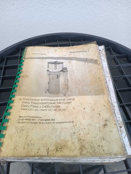 Odpajalnia dla cieląt ; stacja odpajalnia Westfalia  taksówka mleczna