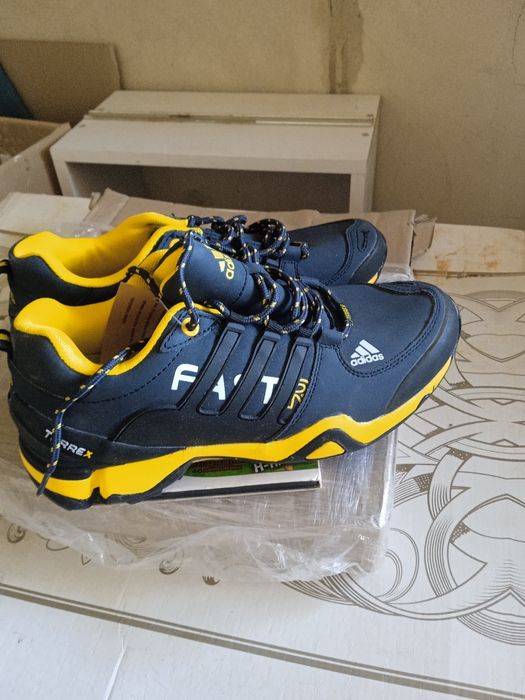 Продам кроссовки adidas