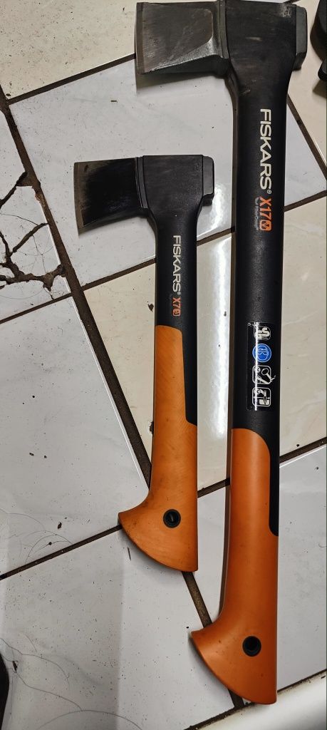 Siekiery fiskars x7 i x17. Niewiele używane.