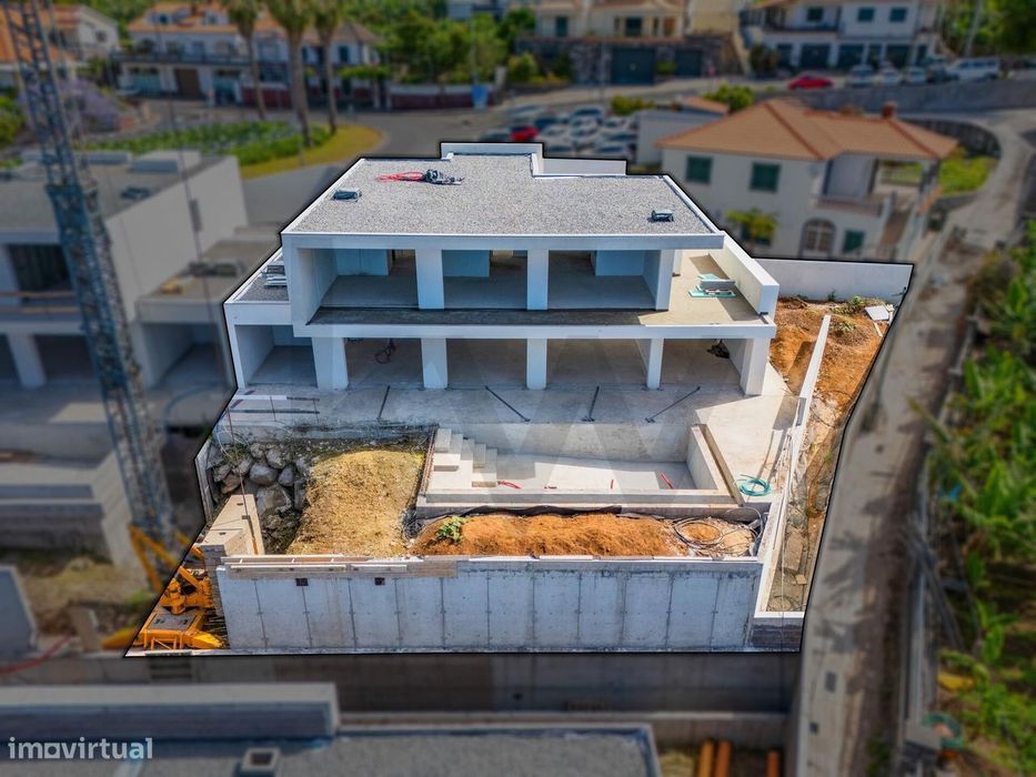 Moradia Geminada de Luxo T4 com Piscina e Vista Mar | Arco da Calheta,