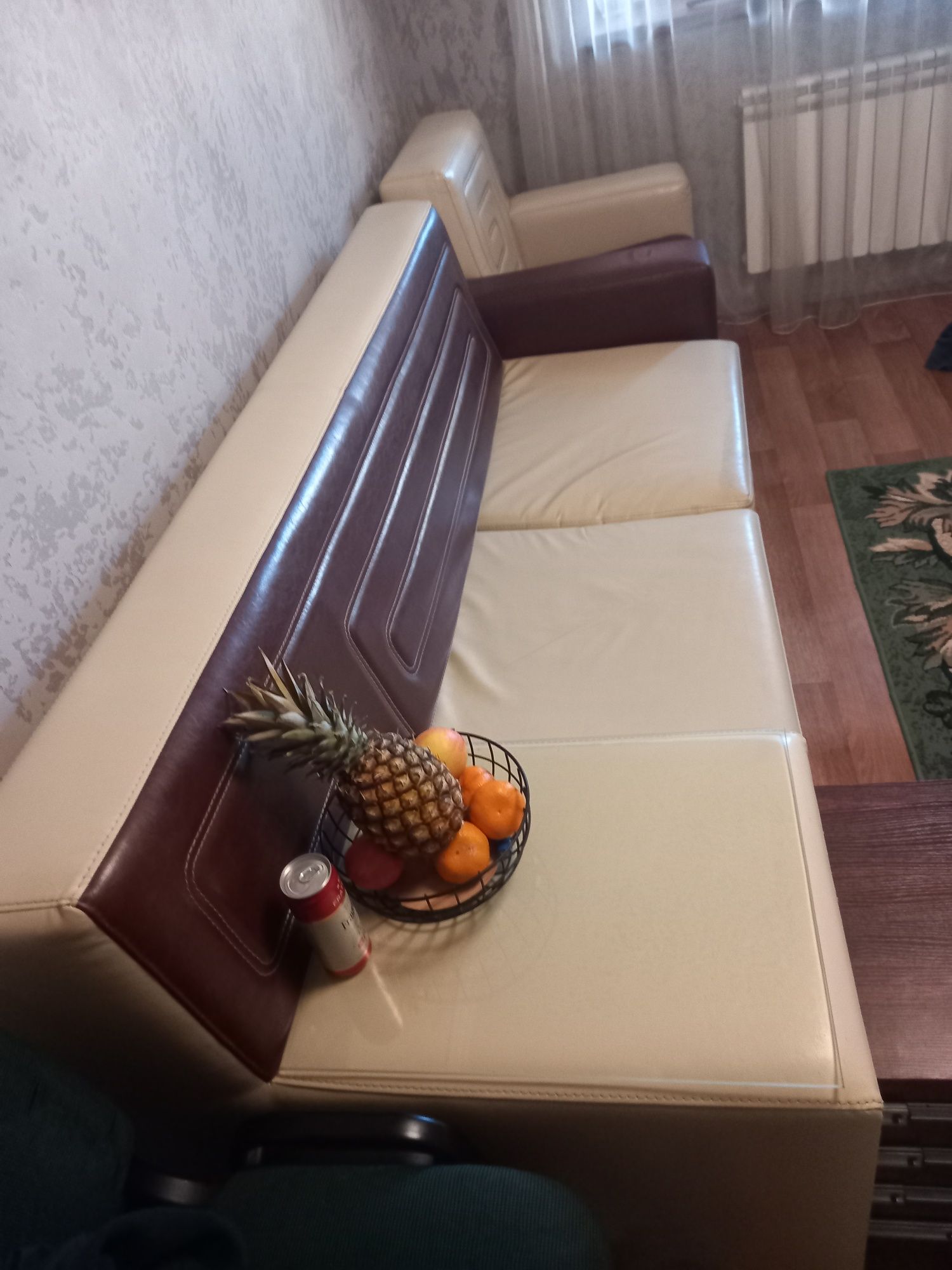 Диван с креслом кожаный