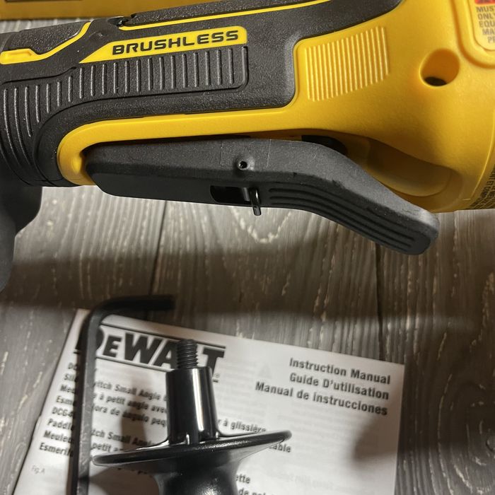 Акумуляторна болгарка DeWALT DCG408 20V MAX