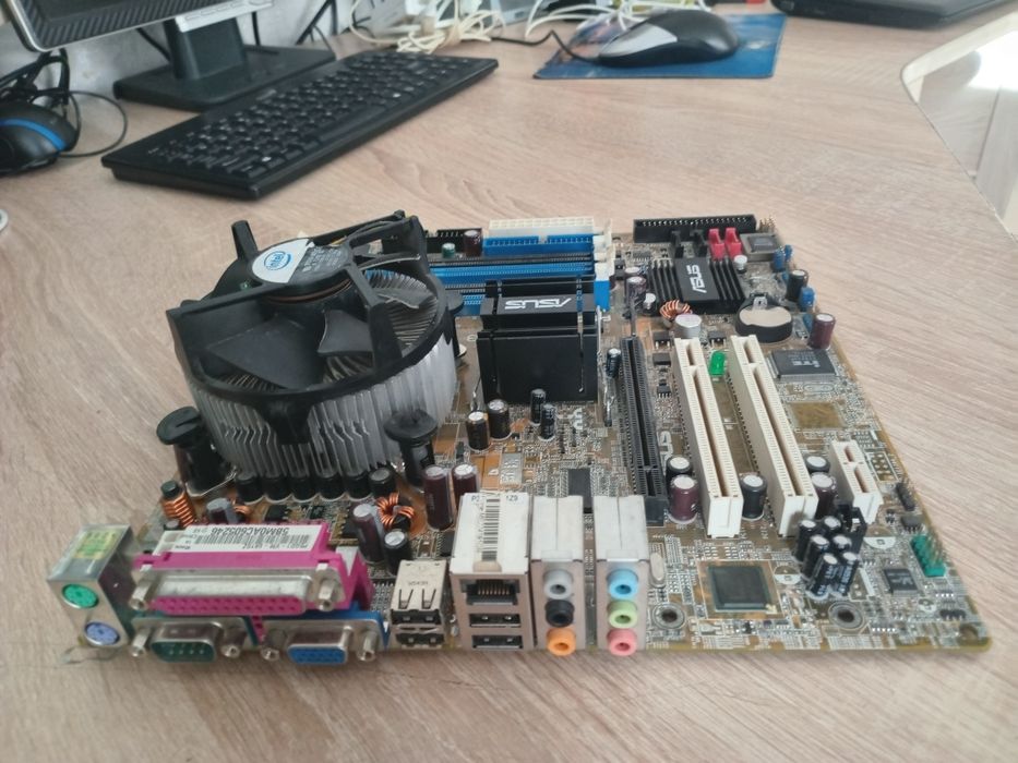 Материнська плата