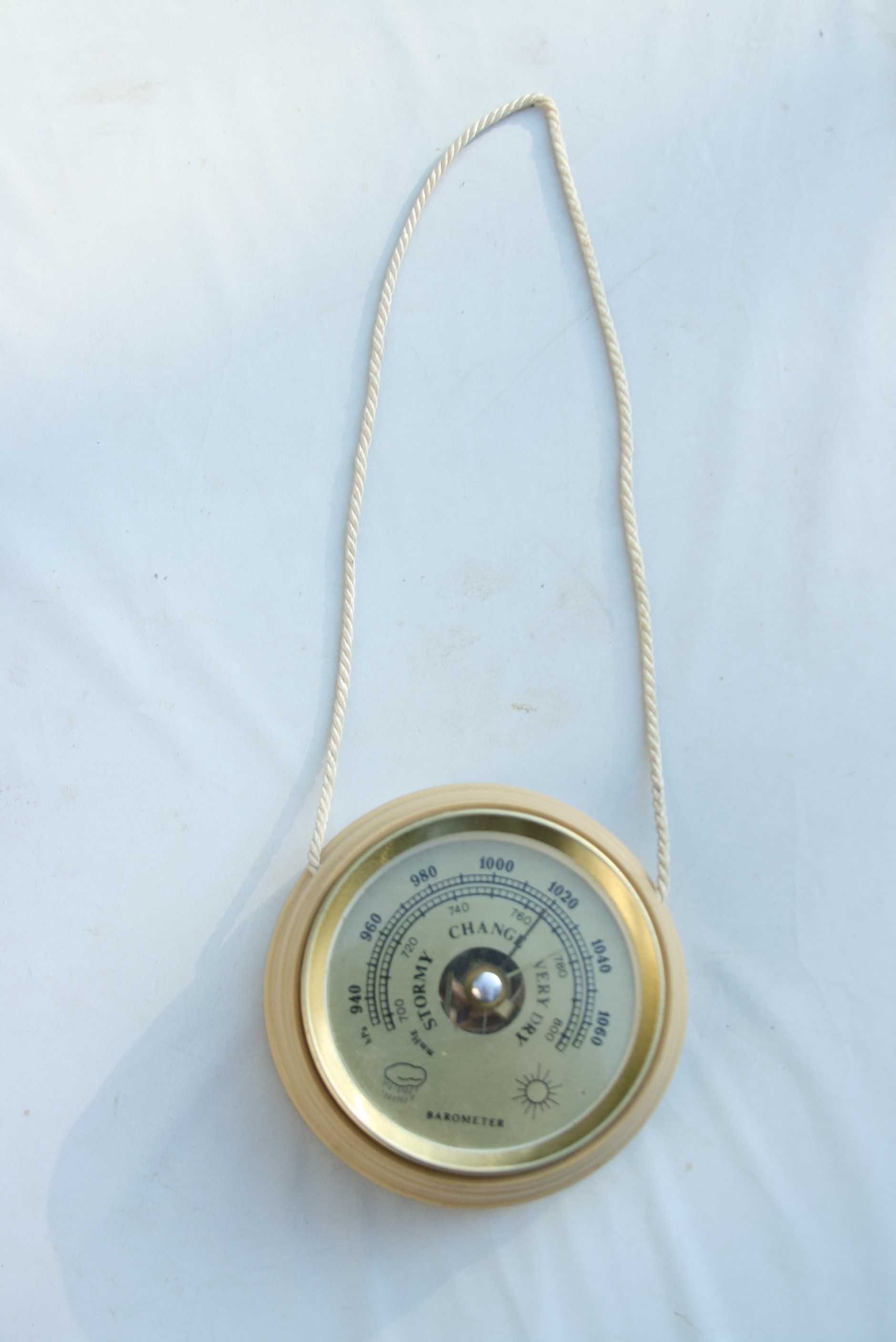 zabytkowy barometr na sznurku barometer vintage