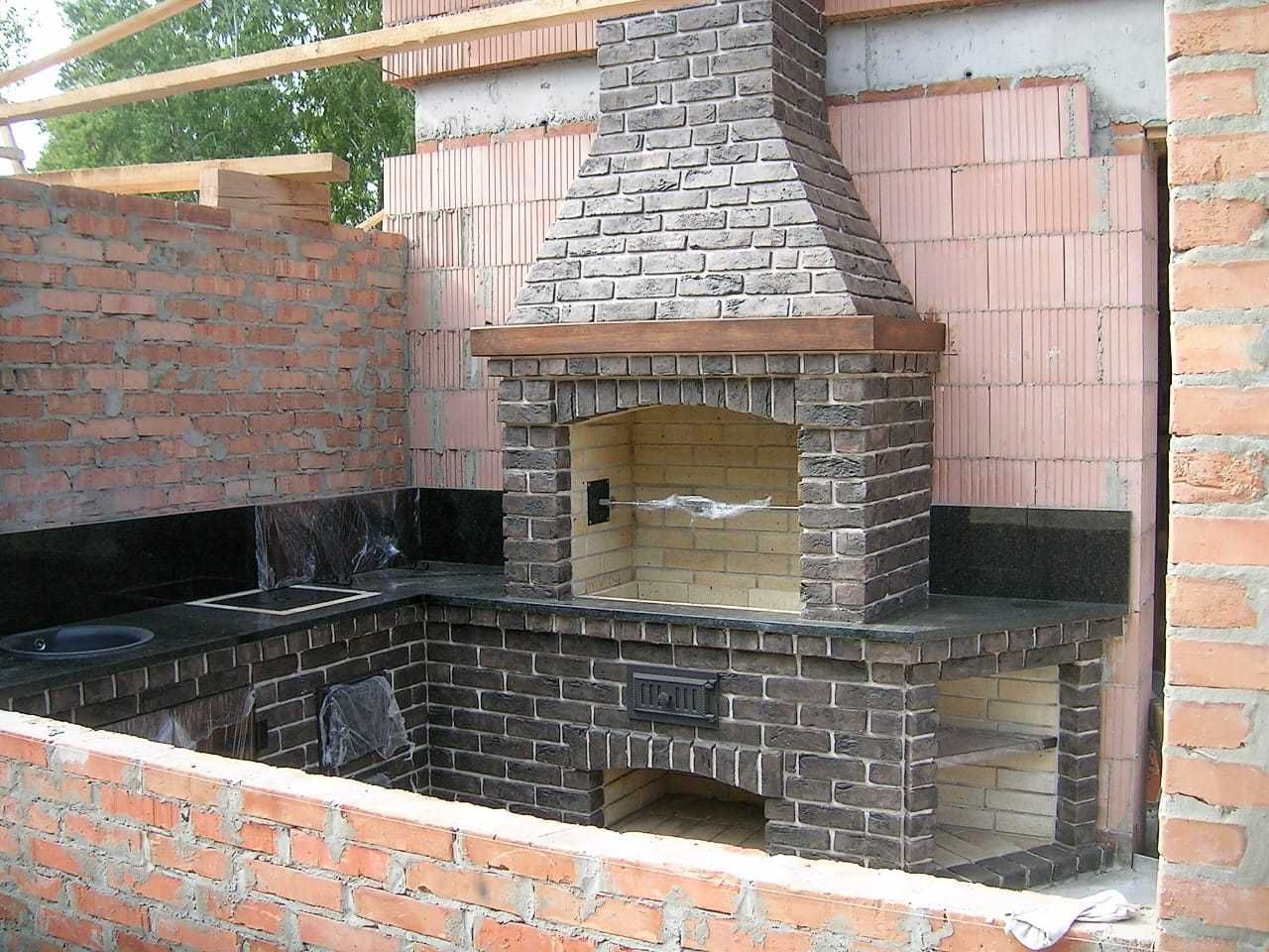 Churrasqueira, forno de pizza, fogão a lenha - construção manual