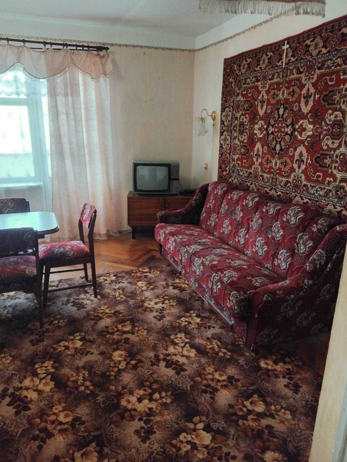 2 кімнатна квартира в смт. Лопатин
