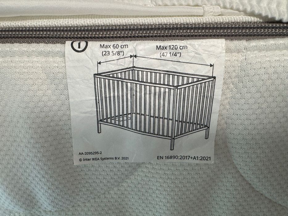 Berço de madeira, cor branca+ colchão de mola+ capa  impermeável- Ikea