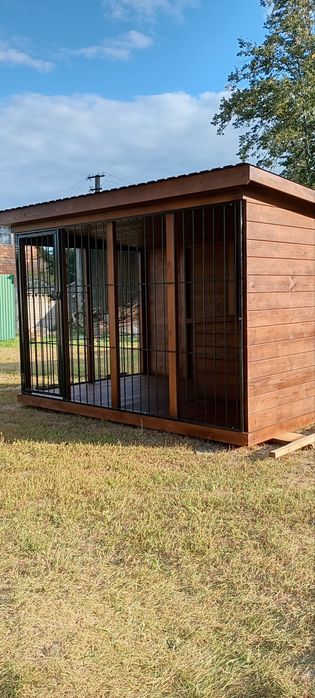 Вольєри та буди для собак