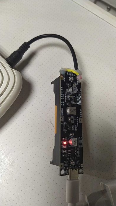 Інтернет-Powerbank для Wi-Fi роутера. вихід 9в, від 1 аккум-18650.