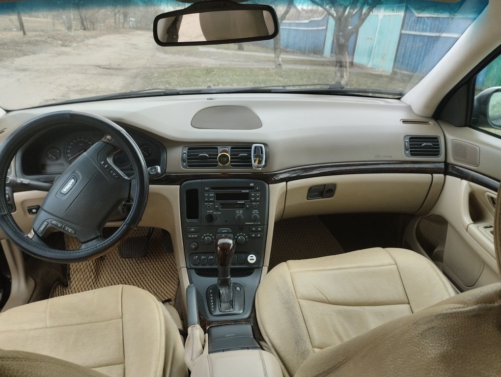 Продам Volvo S80 2000 року.