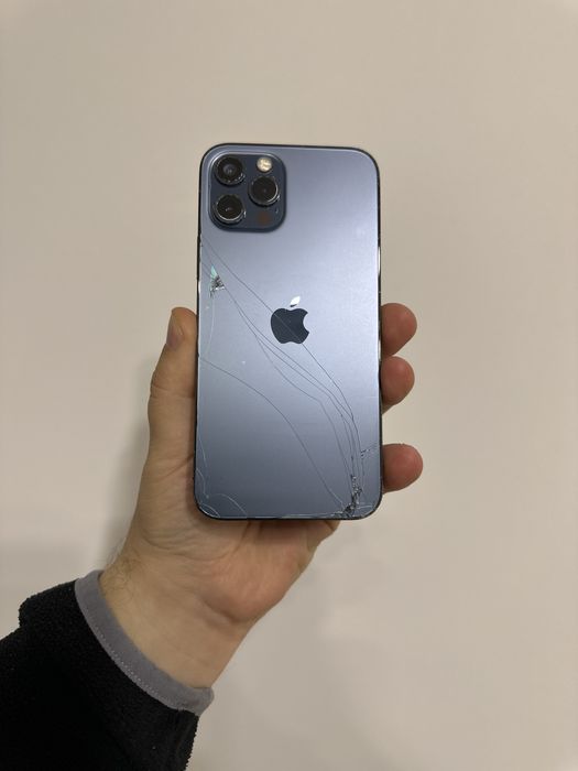 iPhone 12 Pro не вмикається