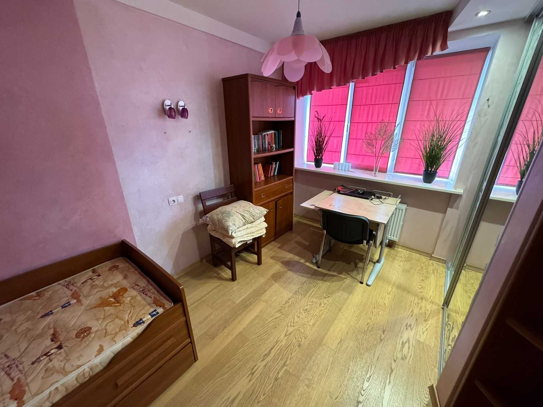 4 кімнатна, 112 м кв. Центр. Новобудова с індивідуальним опаленням.