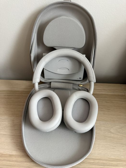 Sluchawki Sony WH-1000xm5 / stan idealny / gratisy