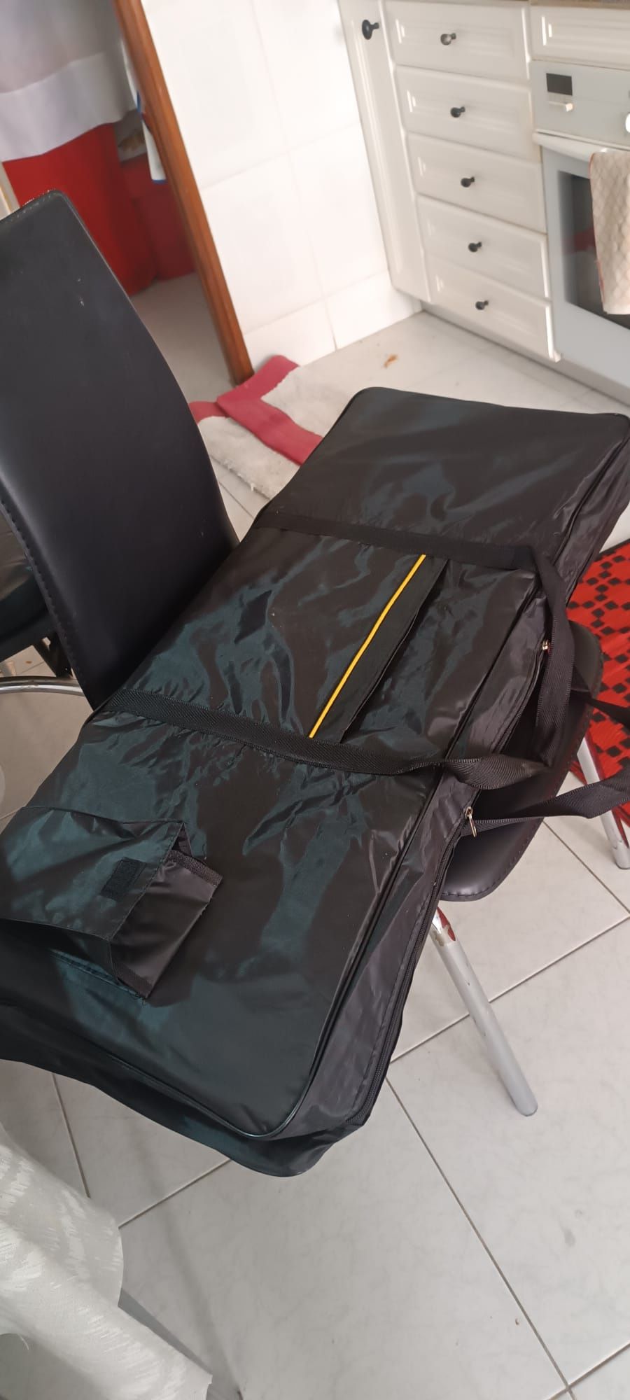 Vendo órgão Yamaha PSR e403 como novo já com alguns ritmos de baile