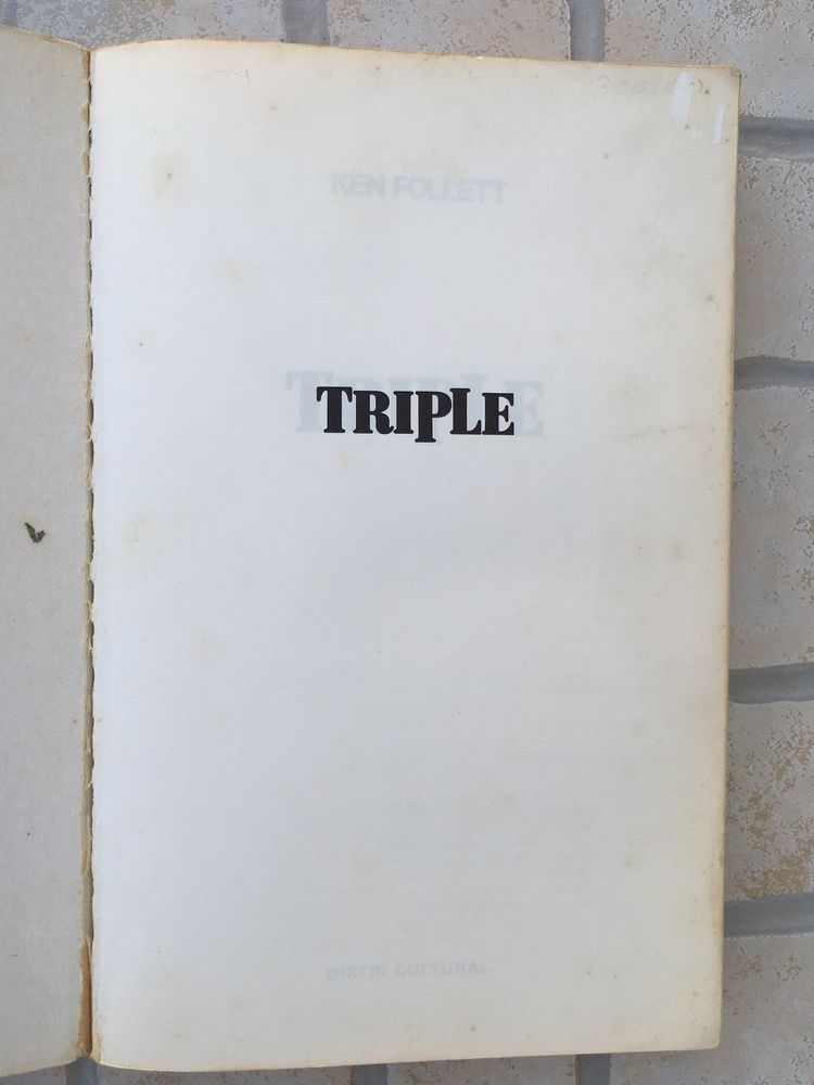 Livro “ Triple” de Ken Follett