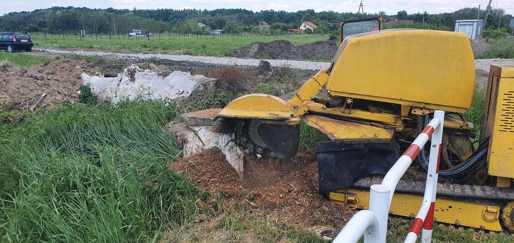 Wycinka Drzew Niwelacje Terenu Frezowanie Karp Rębak Podnośnik