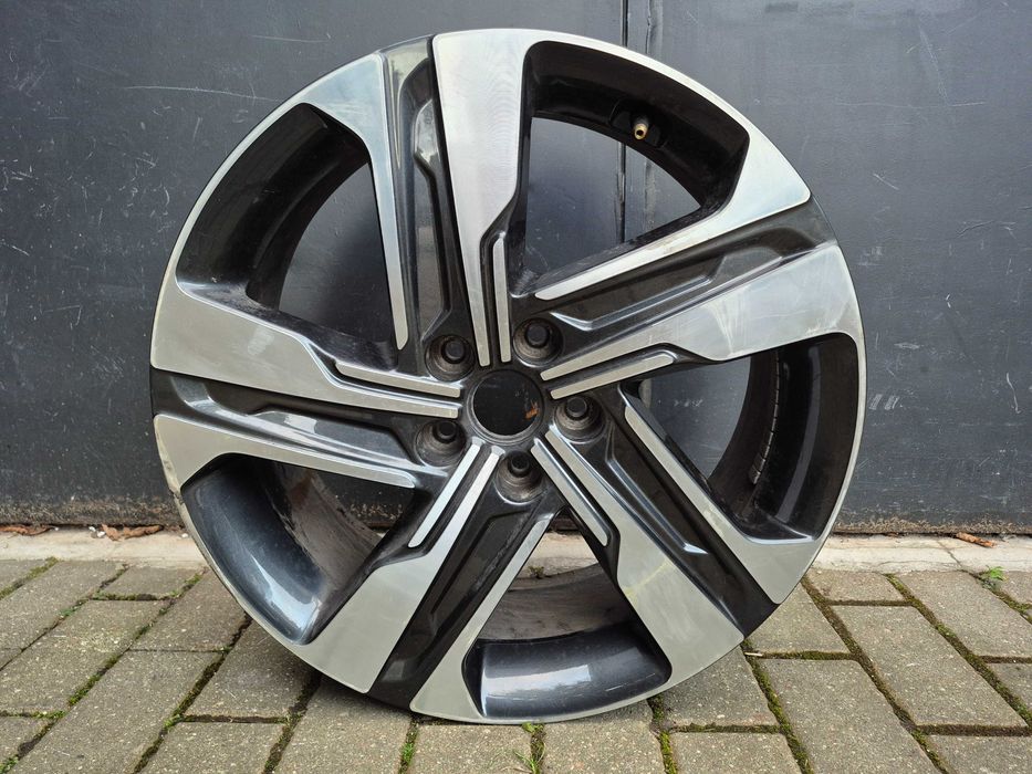 Kia Sorento IV 20- Felga aluminiowa 7.5" x 19" 5x114.3 ET49,5