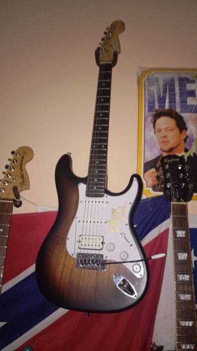 СРОЧНО.Продам гитару новую фердер страт минусов нет