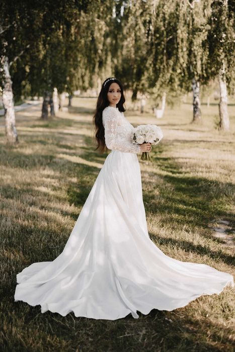 Королівська весільна сукня S-M зі шлейфом, який може трансформуватись