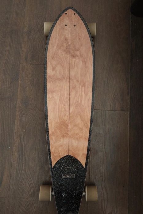 Longboard z decathlonu
