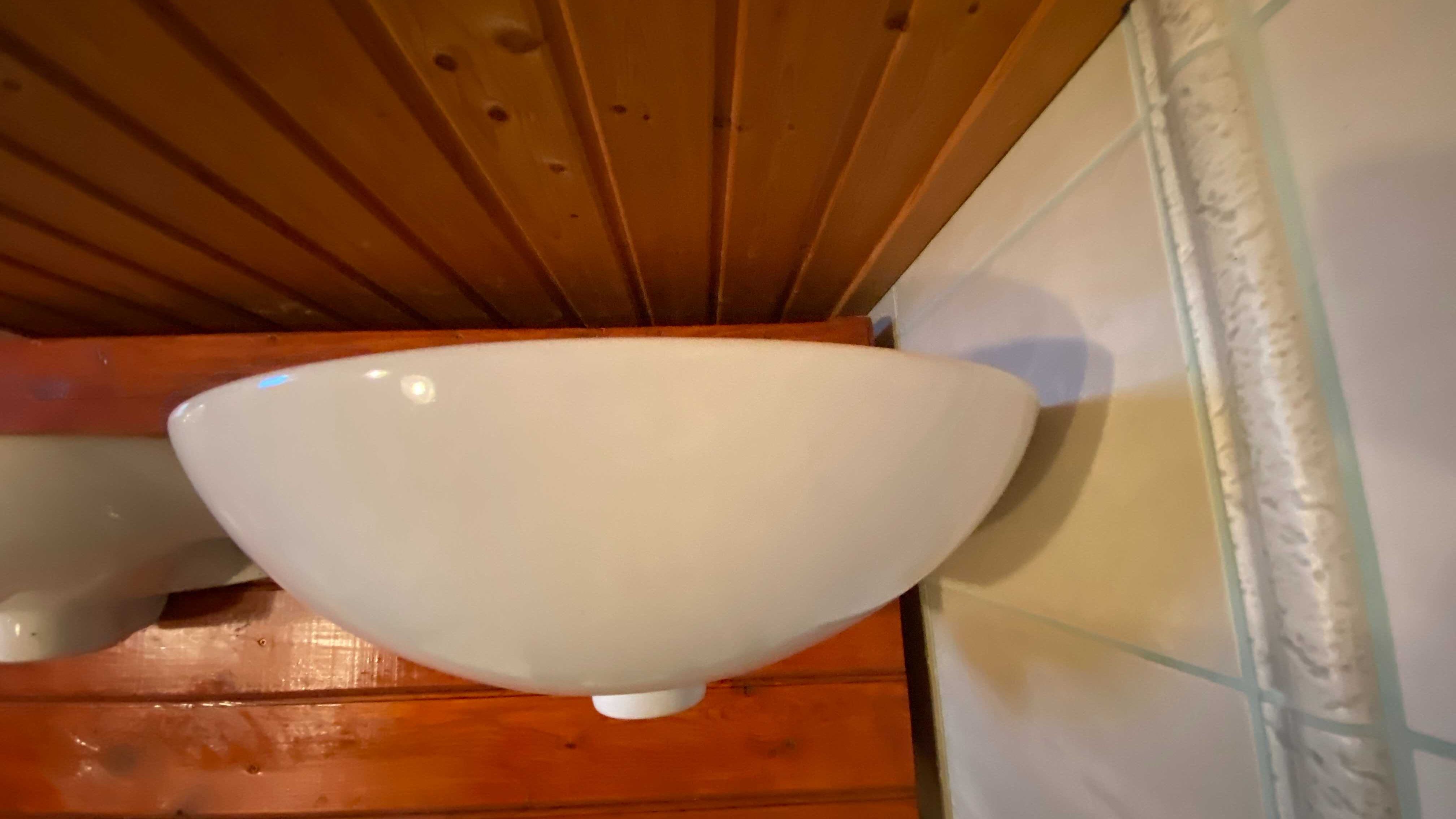 Umywalka łazienkowa, duża 50 cm Cersanit, biała porcelana