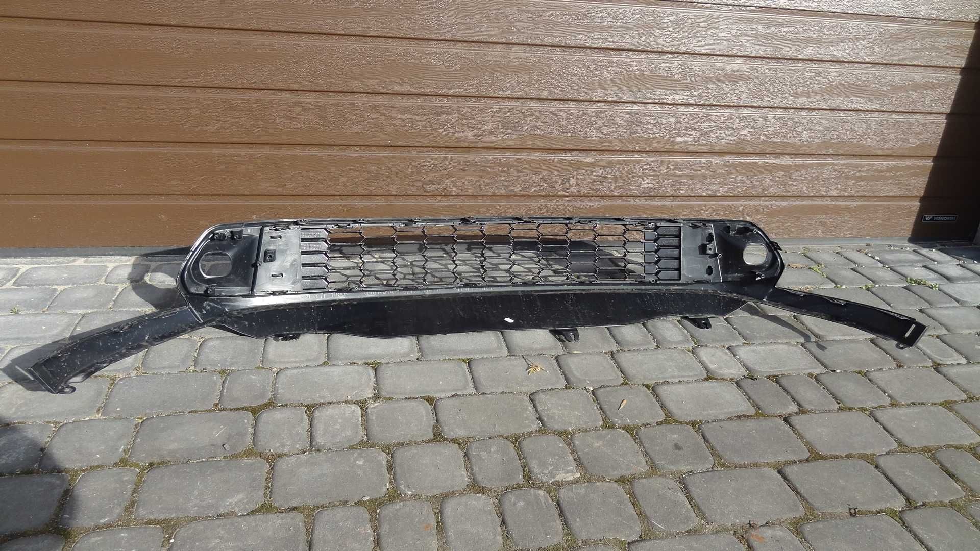 Toyota yaris cross  GR spoiler dół zderzaka