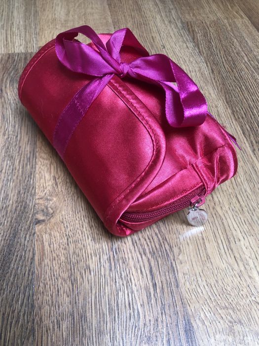 Dr Irena Eris logowana kosmetyczka czerwona amarantowa wstążka