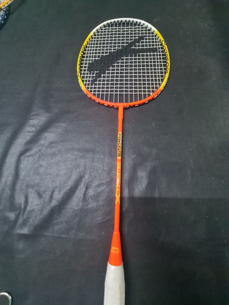 Conjuntos de Raquetes Badminton e Ofereço Raquete Slazenger...