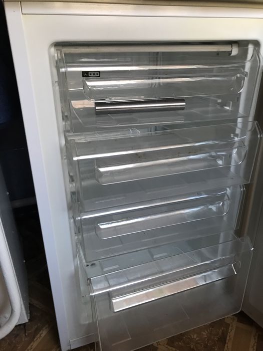 Морозильная камера CANDY CFU195/1E