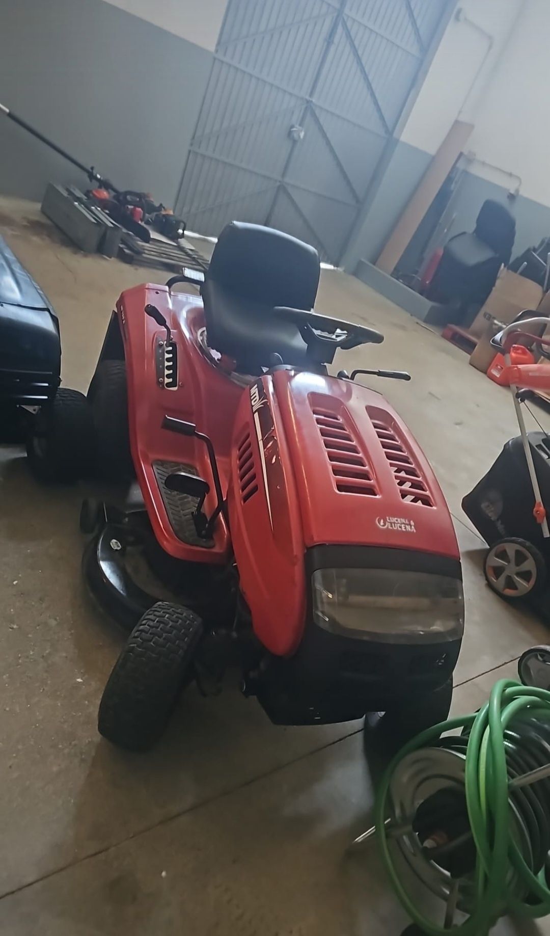 Tractor corta relva