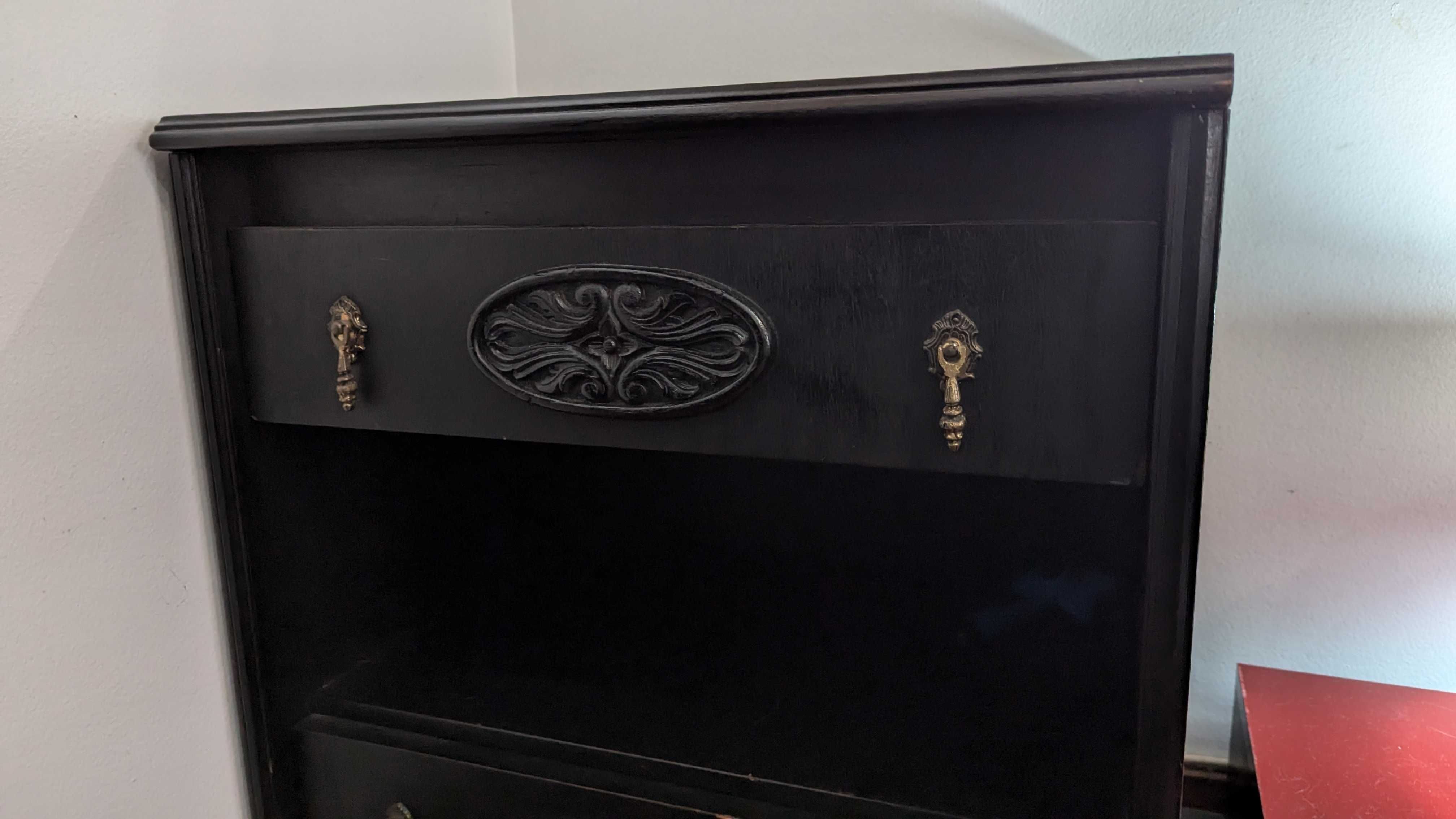 Vendo Cômoda e Mesa de Cabeceira em Madeira
